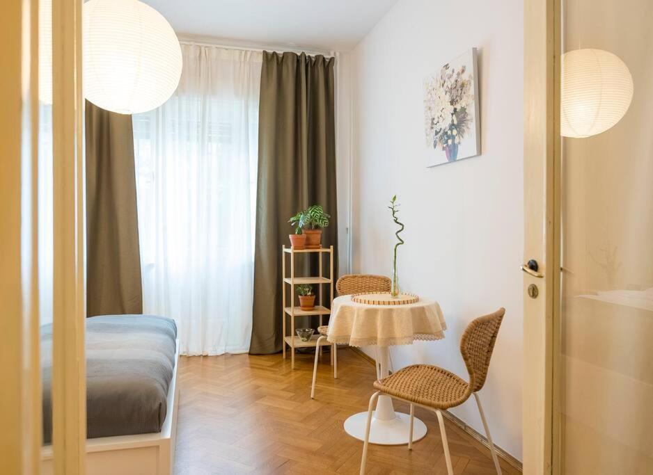Ultra-Central University Square Apartament Apartament บูคาเรสต์ ภายนอก รูปภาพ